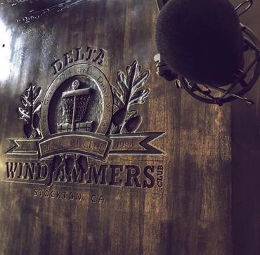 The Jammin' With The Best disc golf podcast table with the Delta Windjammers club logo.